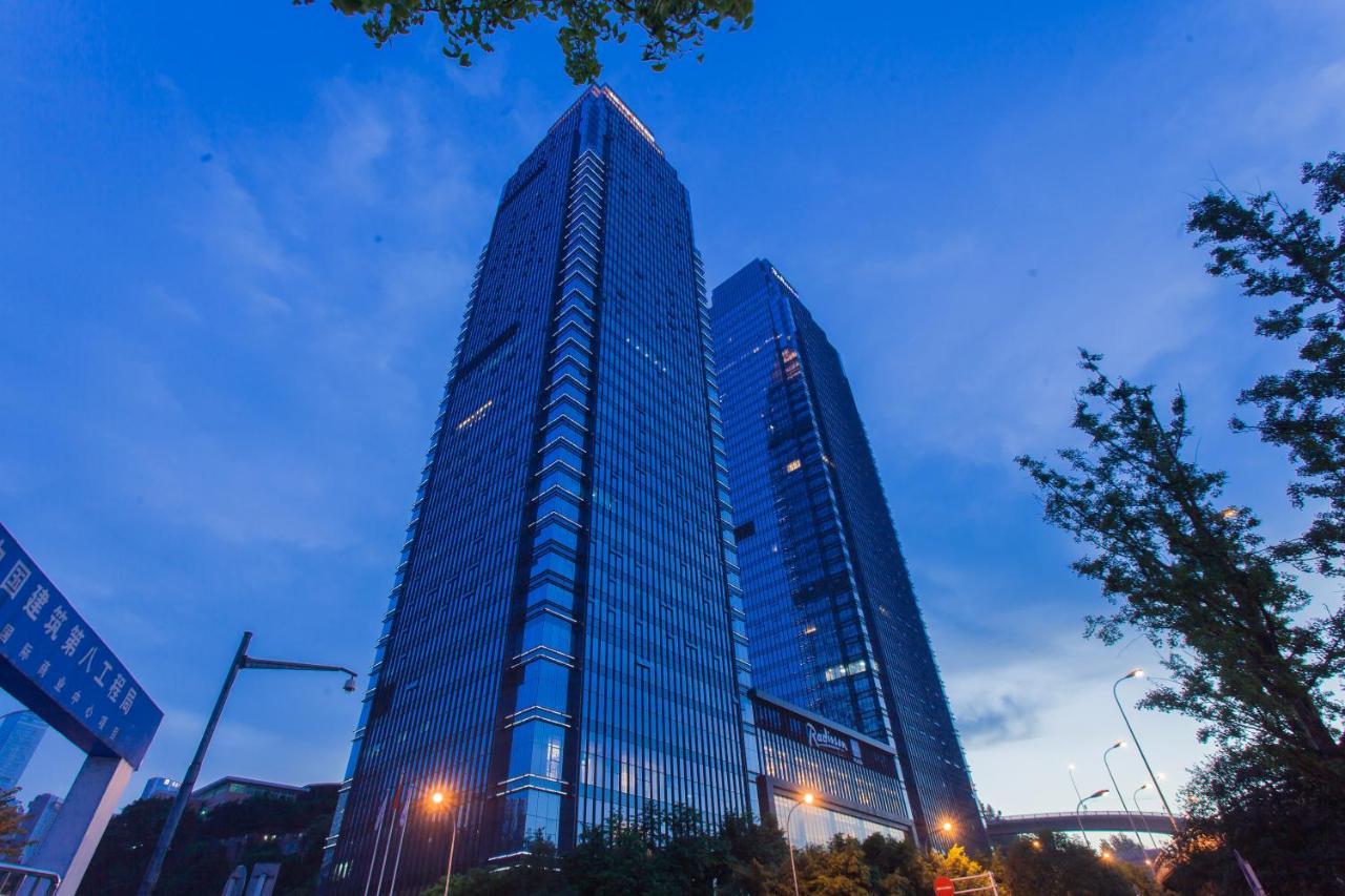 Radisson Blu Plaza Chongqing - Free 2 Bottle Of Local Beer Per Room During Stay Luaran gambar