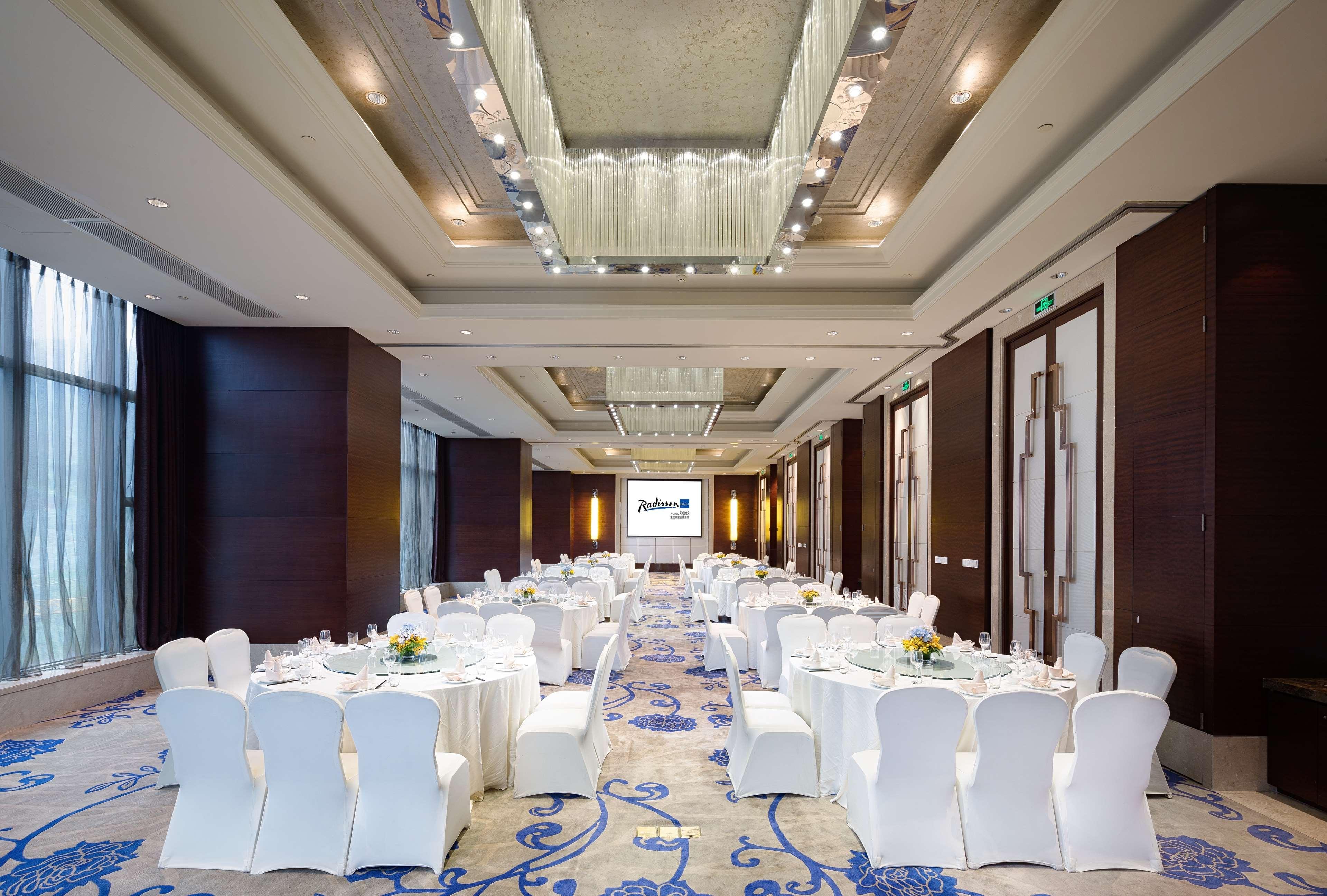 Radisson Blu Plaza Chongqing - Free 2 Bottle Of Local Beer Per Room During Stay Luaran gambar