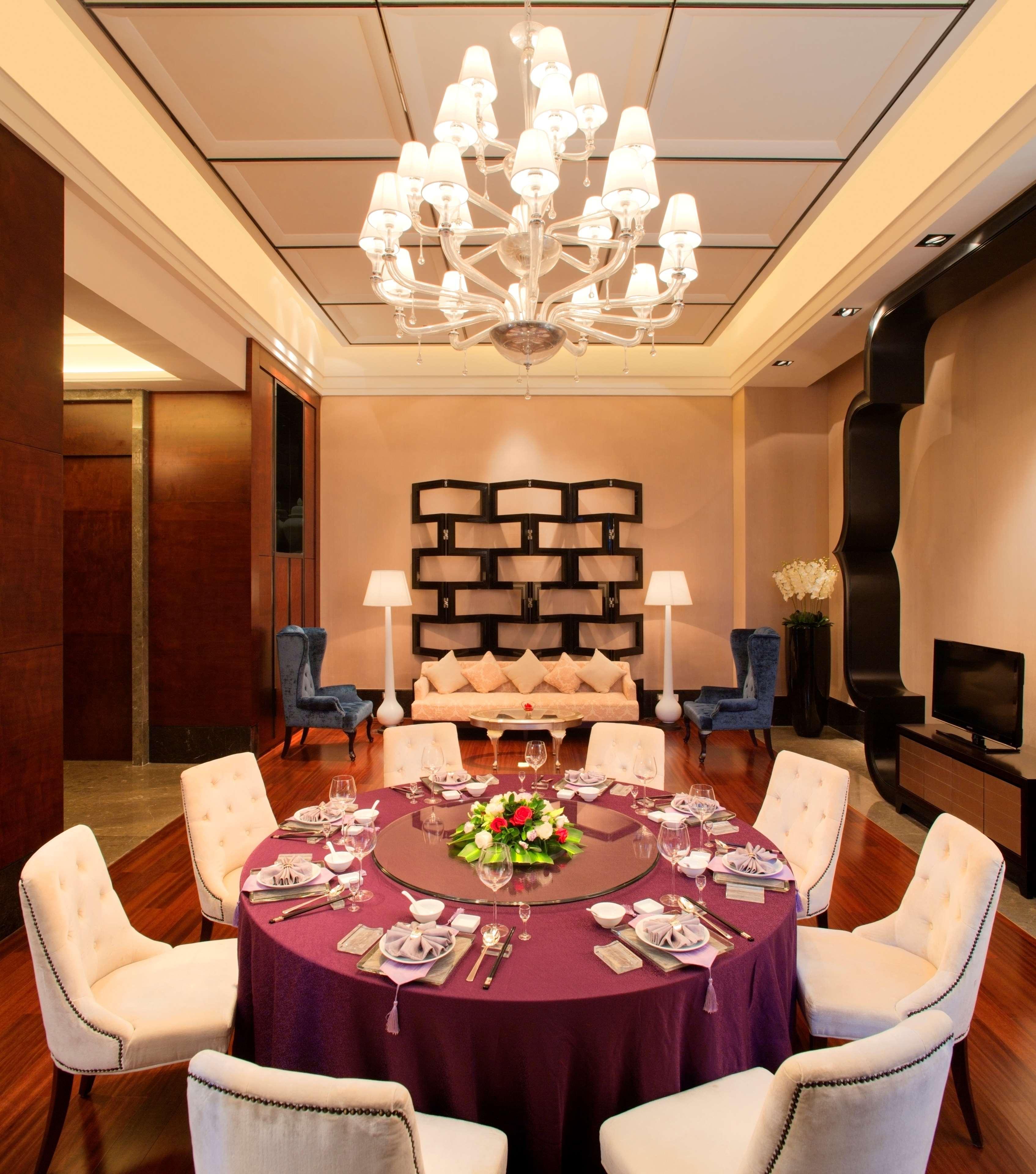 Radisson Blu Plaza Chongqing - Free 2 Bottle Of Local Beer Per Room During Stay Luaran gambar