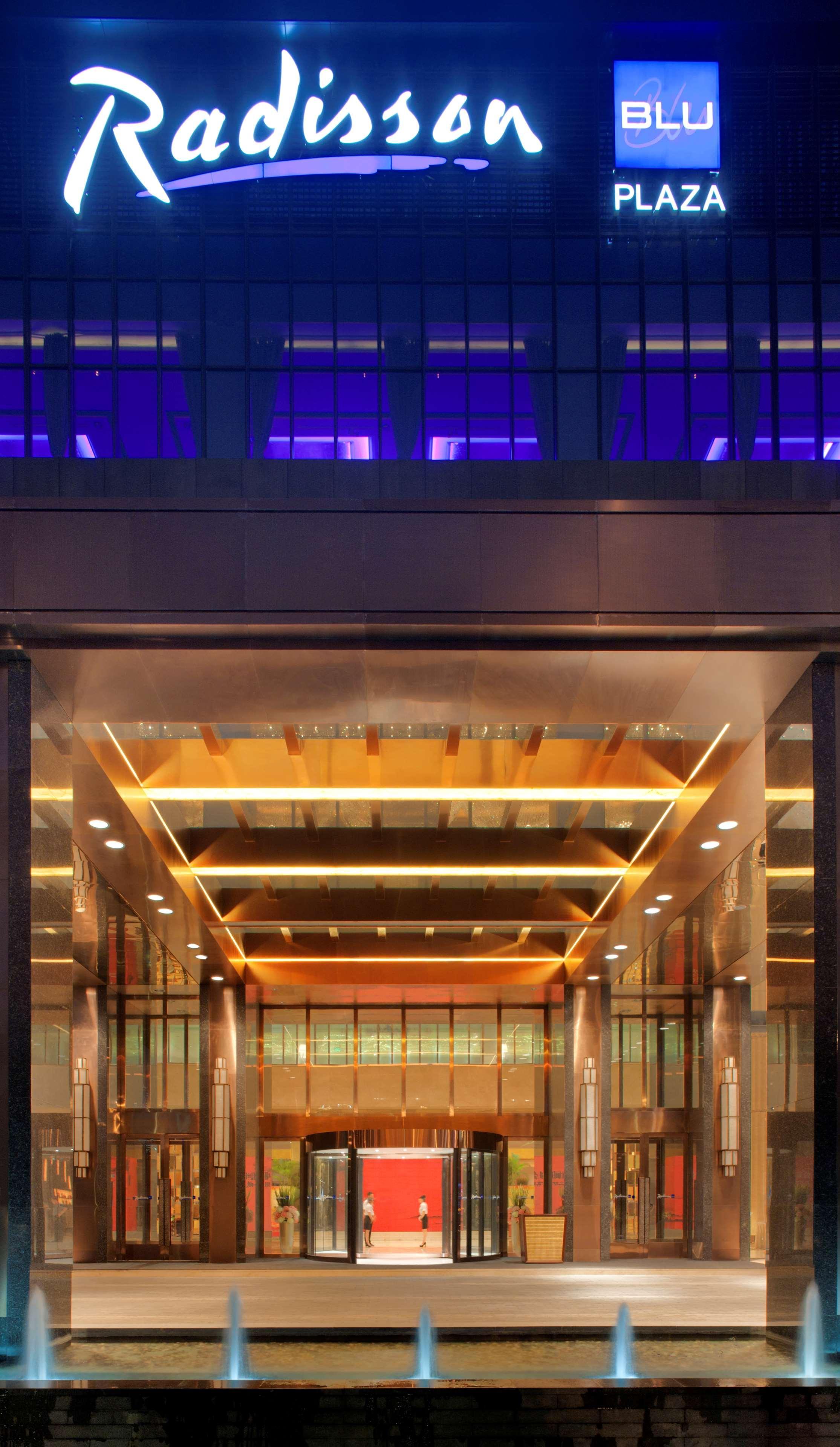 Radisson Blu Plaza Chongqing - Free 2 Bottle Of Local Beer Per Room During Stay Luaran gambar