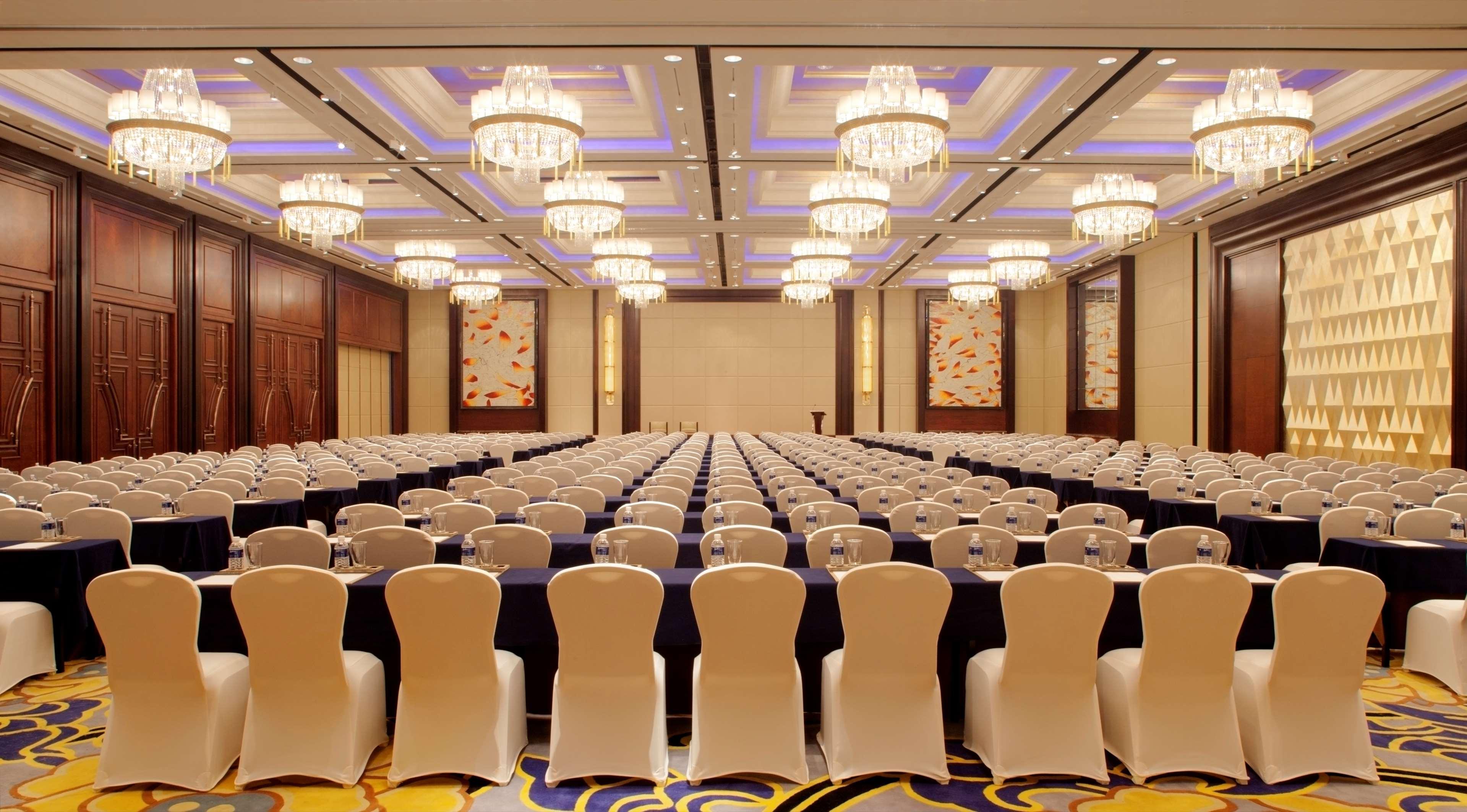 Radisson Blu Plaza Chongqing - Free 2 Bottle Of Local Beer Per Room During Stay Luaran gambar