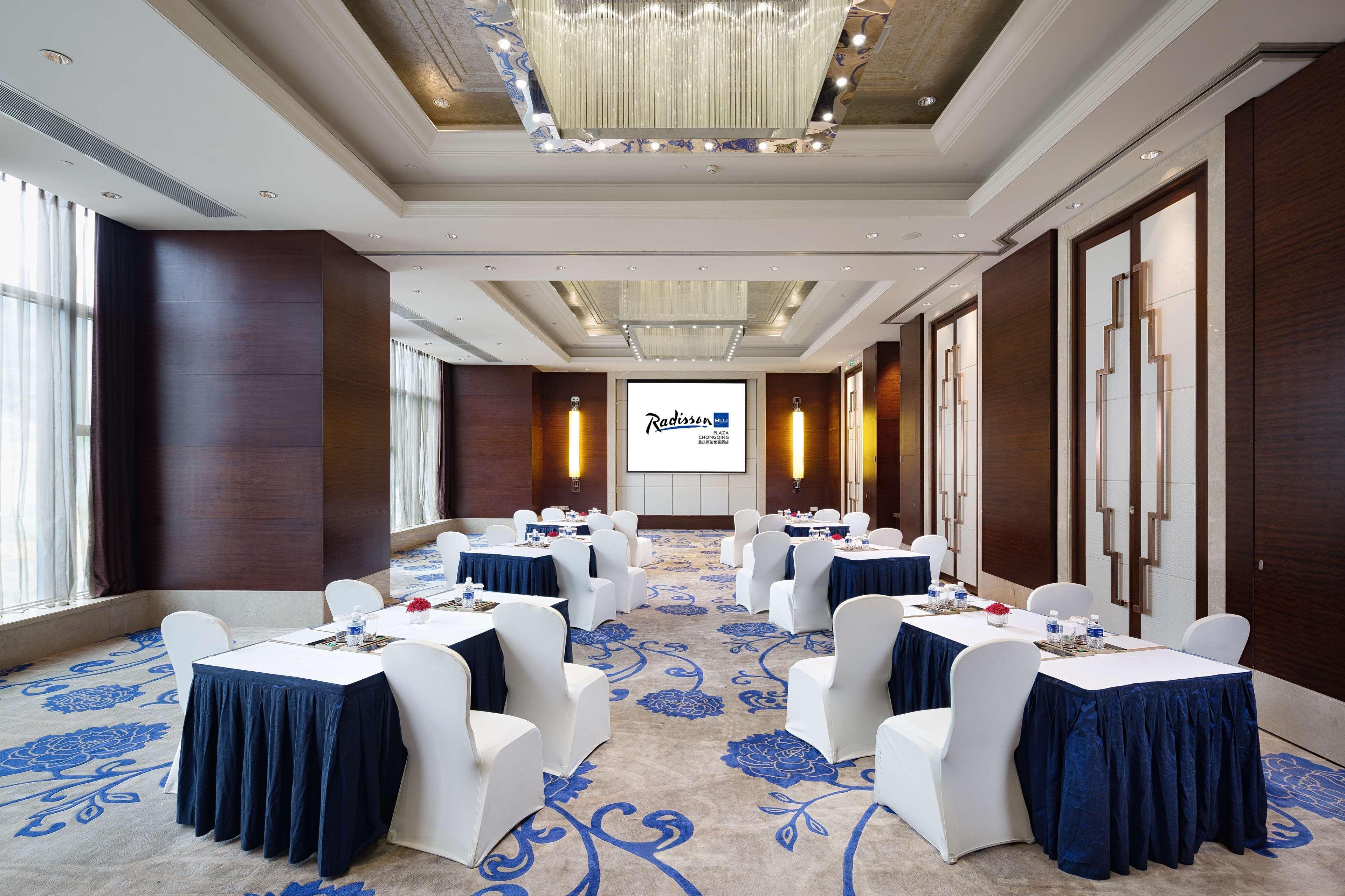 Radisson Blu Plaza Chongqing - Free 2 Bottle Of Local Beer Per Room During Stay Luaran gambar