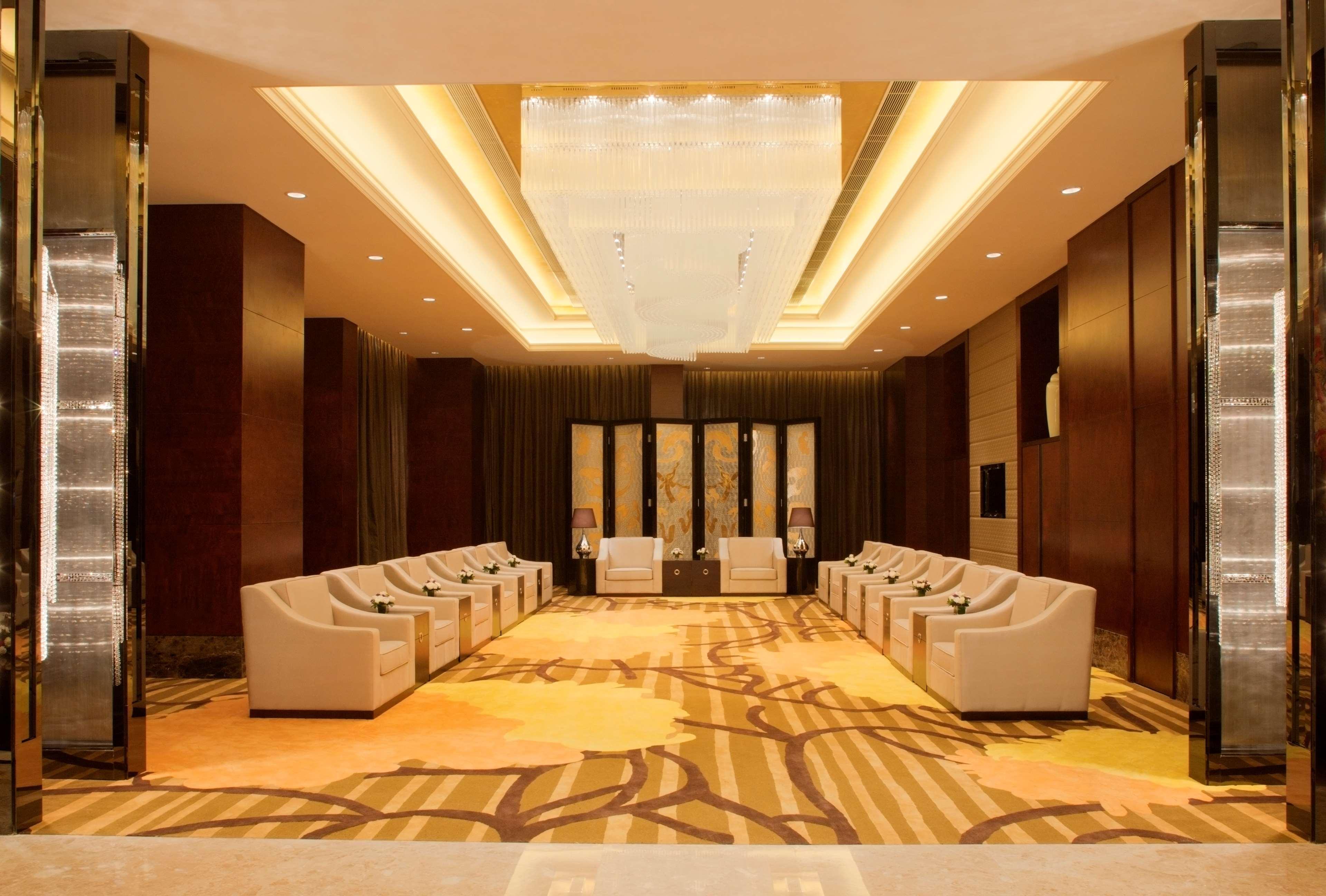Radisson Blu Plaza Chongqing - Free 2 Bottle Of Local Beer Per Room During Stay Luaran gambar