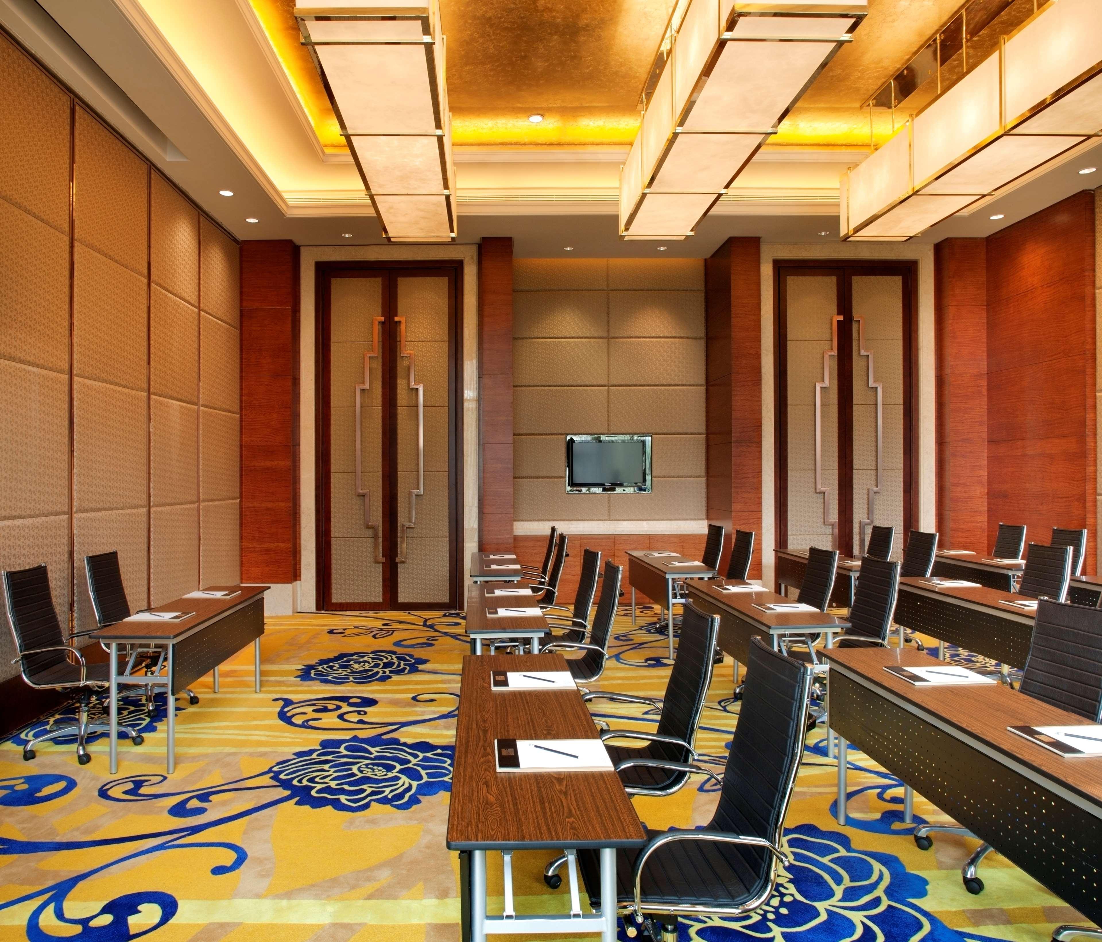 Radisson Blu Plaza Chongqing - Free 2 Bottle Of Local Beer Per Room During Stay Luaran gambar