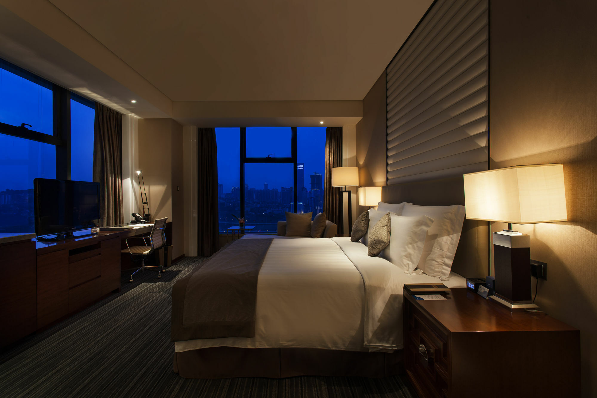 Radisson Blu Plaza Chongqing - Free 2 Bottle Of Local Beer Per Room During Stay Luaran gambar