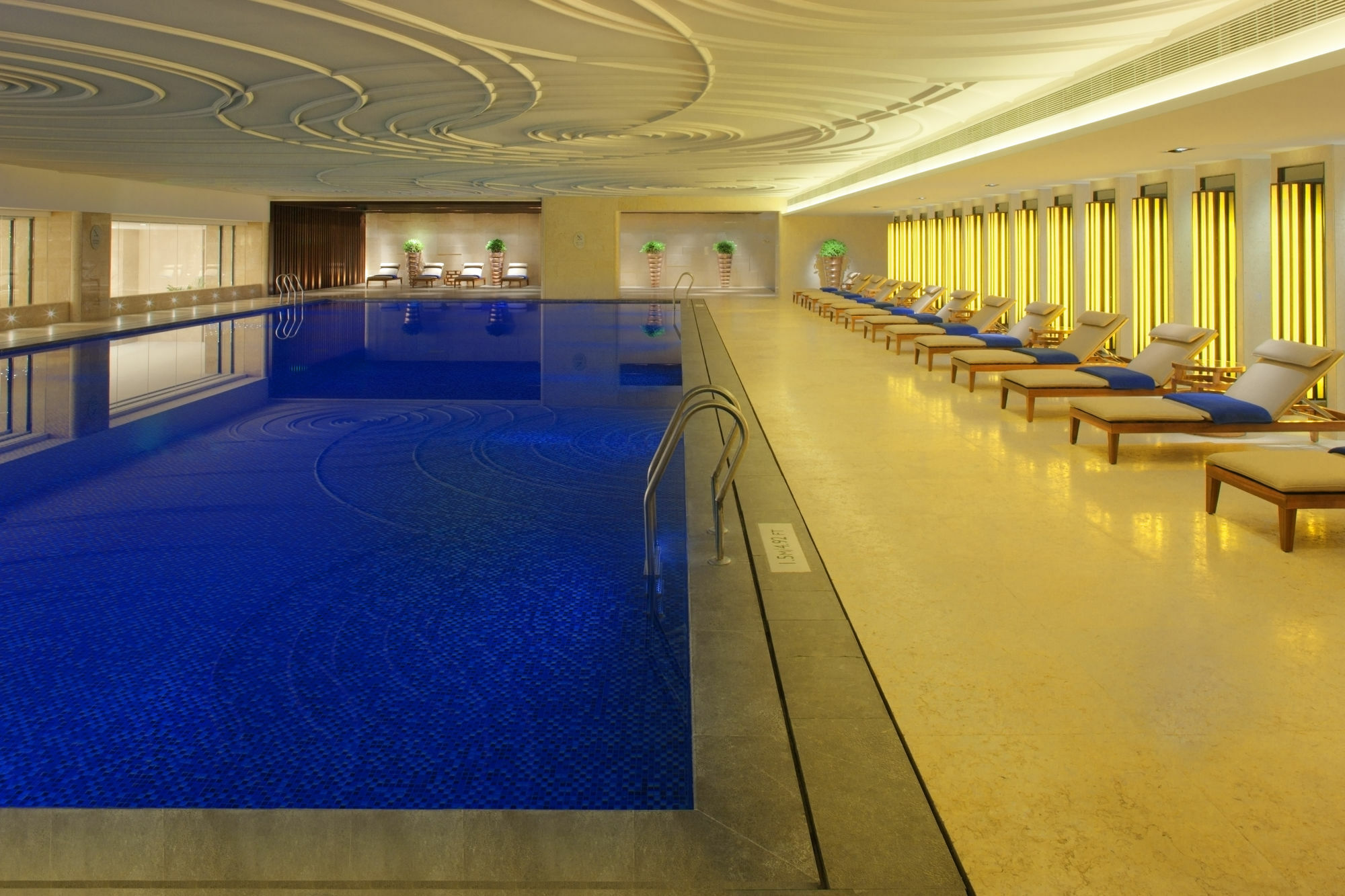 Radisson Blu Plaza Chongqing - Free 2 Bottle Of Local Beer Per Room During Stay Luaran gambar
